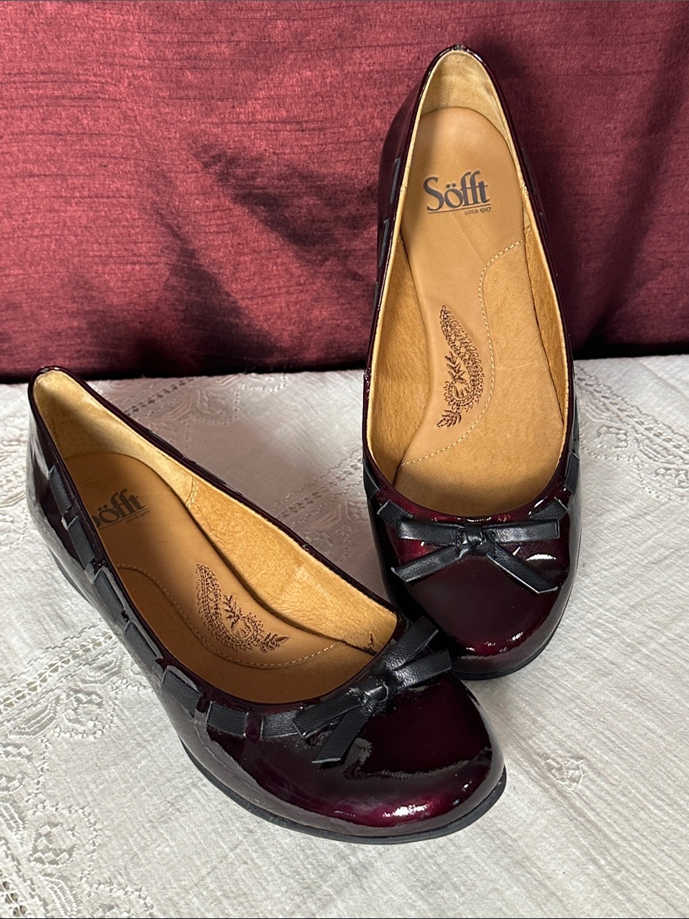 Söfft Burgundy Patent Bow Flats 8.5M 🍷✨
